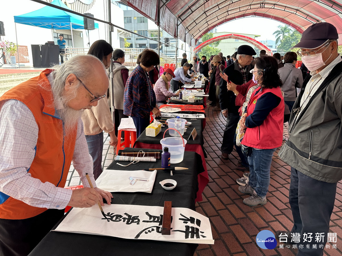 縣內大師齊聚熱鬧無比。（記者扶小萍攝）