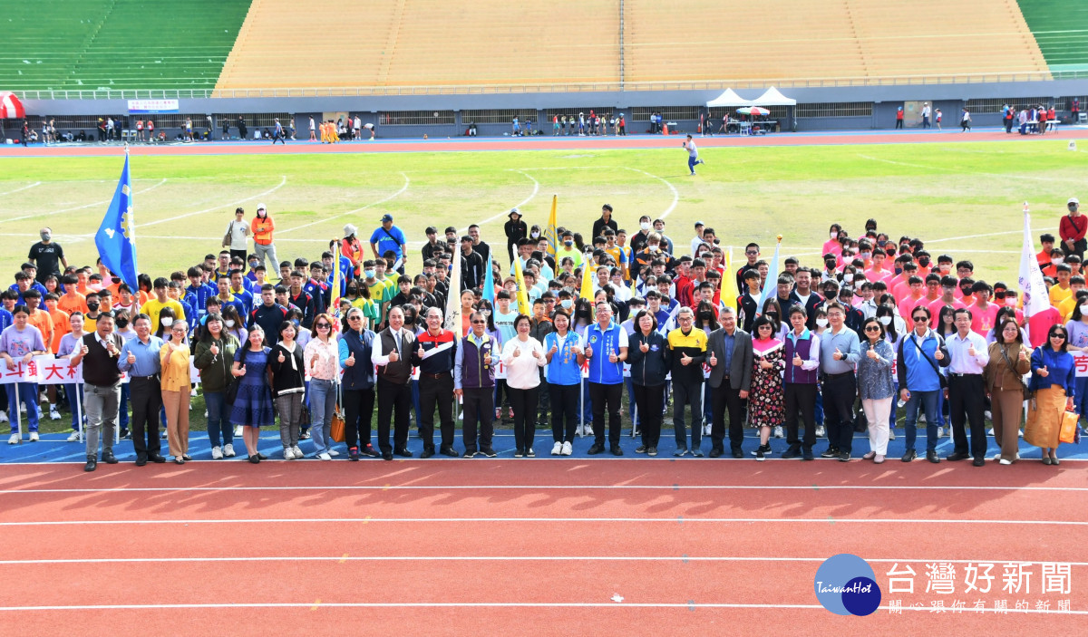 彰化縣中小學聯合運動會開幕，4天賽程近二千運動好手競技。圖／記者鄧富珍攝