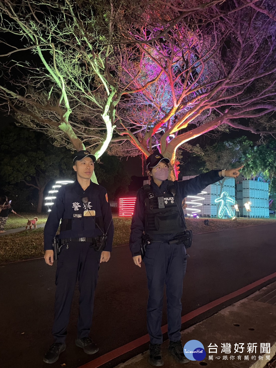桃園警方於夜間加強燈會園區巡守安全維護。