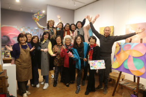 莊志輝老師與學生們。