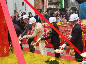 正對萬坪北屯公園第一排新案「琢寓」，3月9日吉時開工動土。