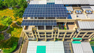▲高市府補助屋頂太陽光電最高20萬元，3/20起受理申請。
