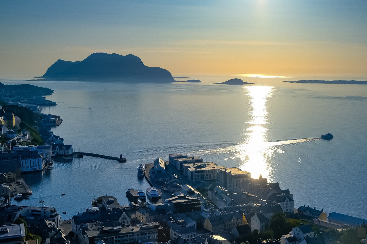 挪威冰冷純淨的海域，擁有得天獨厚的自然資源，是無污染鱈魚肝油的原產地（圖：photo-ac.com）。