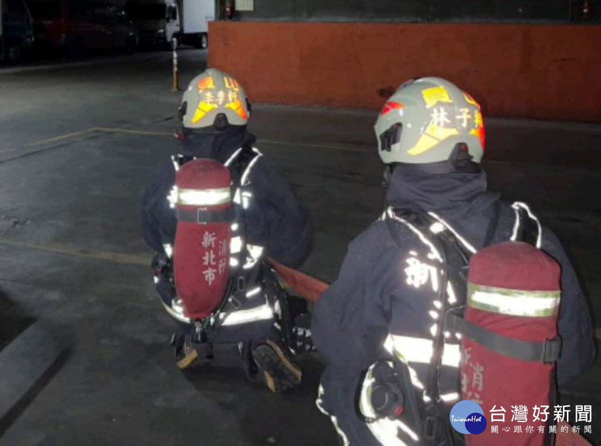 強化地下室火災消防學能　新北第七大隊辦理消防搜索訓練