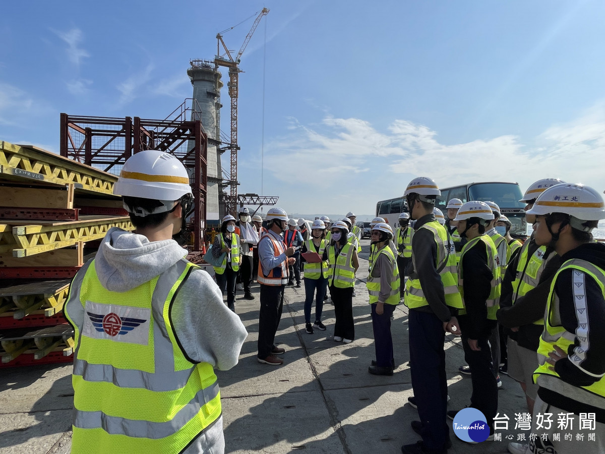 新北青年工程實地觀摩　讓淡江大橋連結理論、實務與廉潔