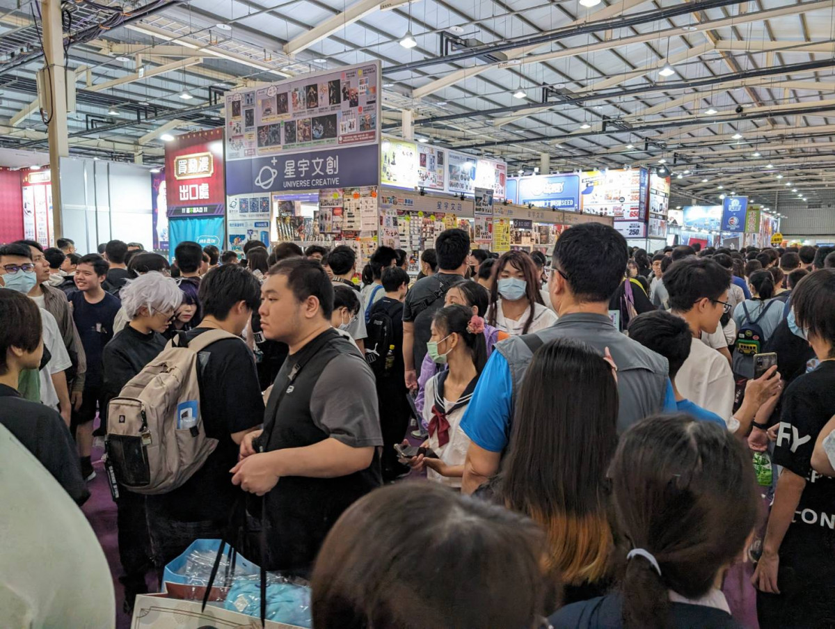 台中國際動漫節開幕湧入大批人潮。