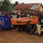 -中原大學非洲烏干達海外志工隊今年深入偏鄉小學，以戲劇互動方式傳遞衛生教育。
