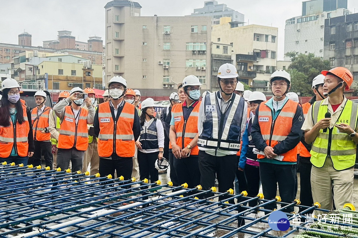 桃園市長張善政視察桃園正光路公辦都更案。