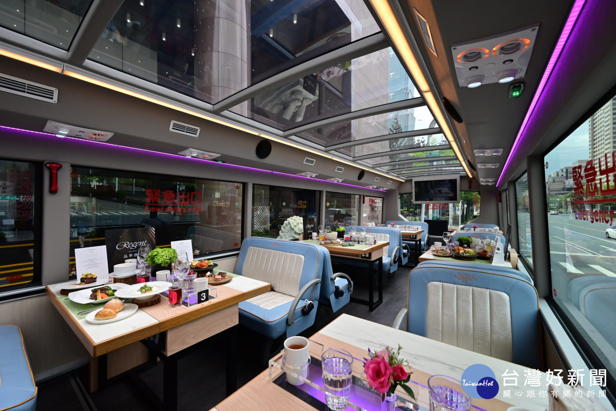 台北市全新銀色雙層餐車　「幻彩變色獨角獸」上路