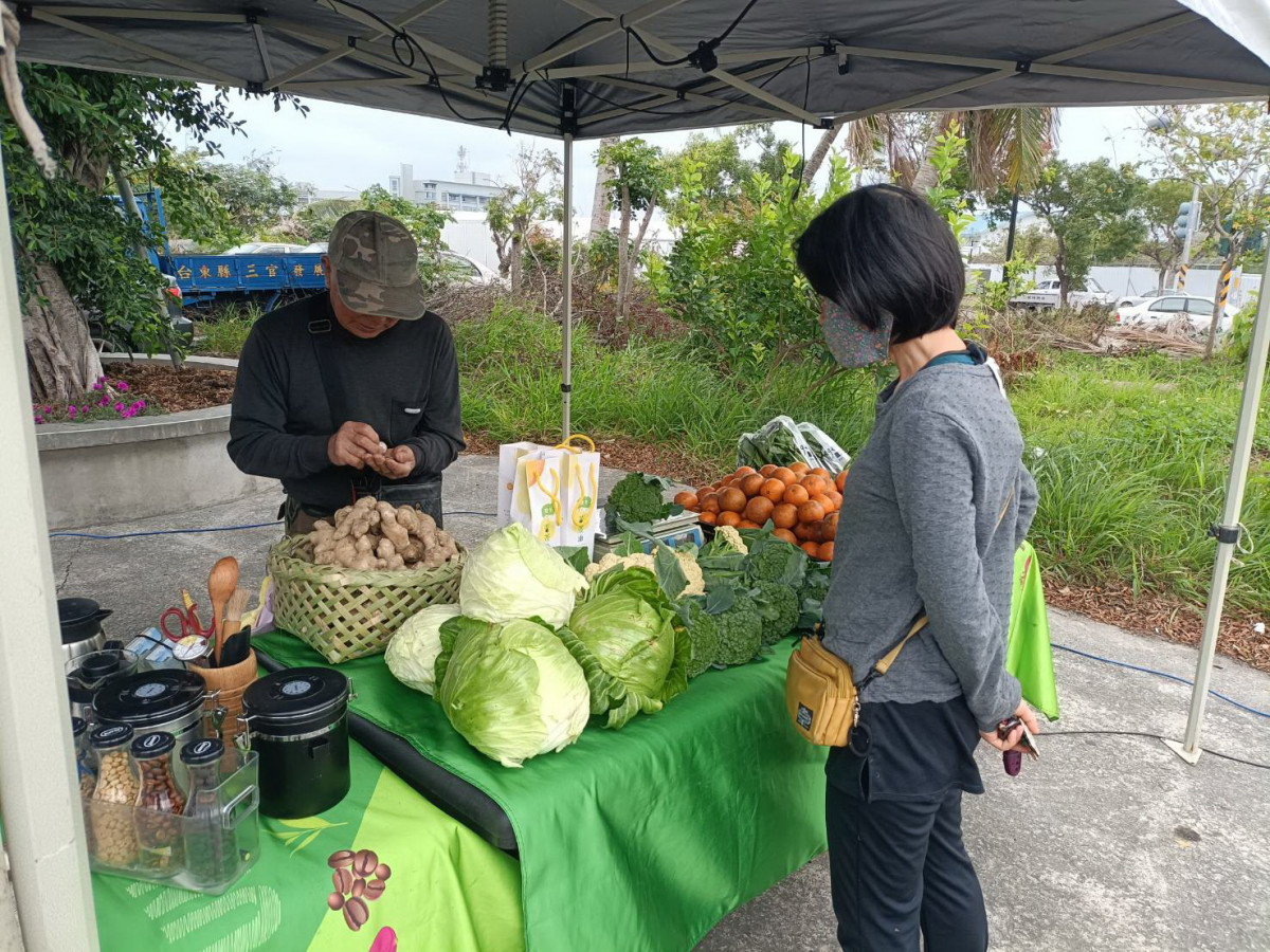 「蔬果裸賣、袋來好運」　台東環保局邀大家4/13迺菜市仔領TTPush金幣