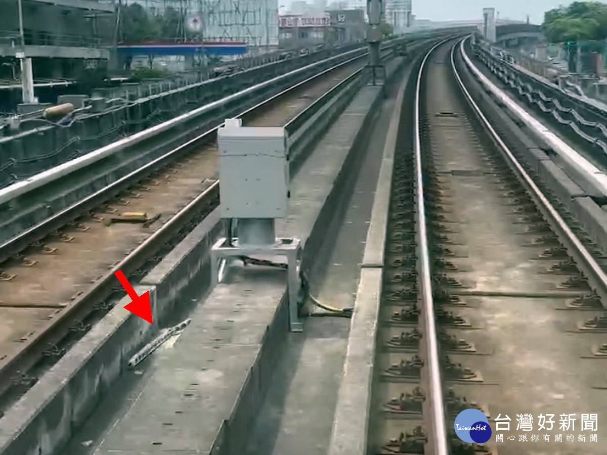 C型鋼掉落機捷軌道導致列車延誤　桃市府要求工地停工加強稽查沿線工地