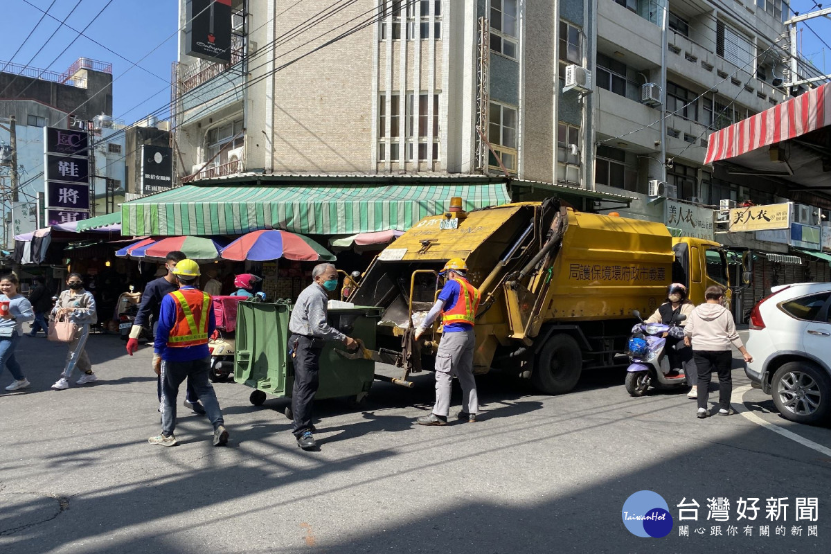嘉義市府環保局在嘉義市人口密集區域，實施定時、定點收運垃圾／嘉義市府提供