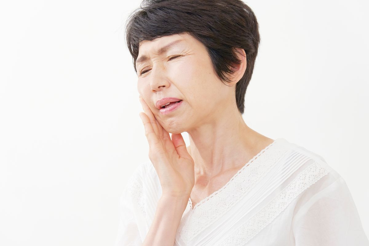 牙齦問題（註1）困擾許多人，甚至影響到日常生活，大於65歲以上成人約70%均患有牙周病（註2）。