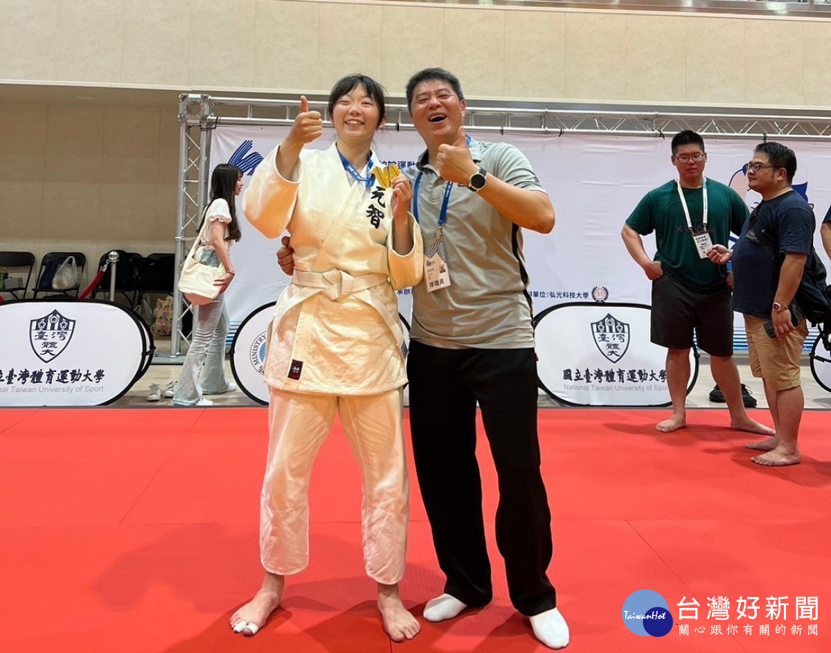 化材系徐玉娟在柔道比賽中脫穎而出，獲得一般女生組第4級的金牌