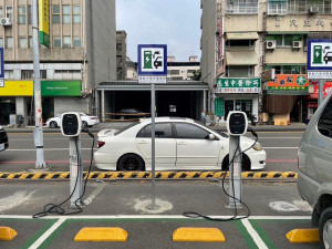 嘉義市府在公有路外收費停車場，逐步規劃設置電動汽車充電樁／嘉義市府提供