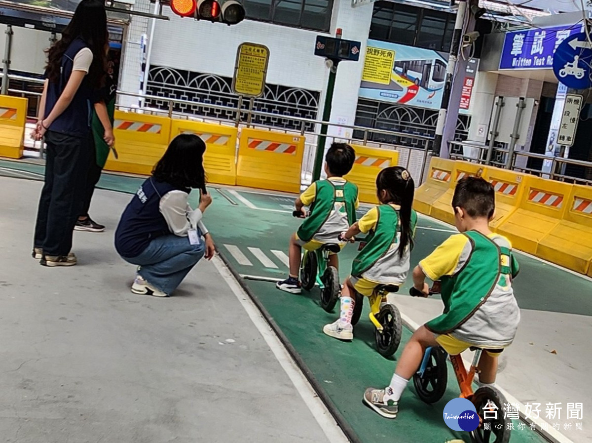 幼兒園參訪板橋監理站　交通安全教育向下扎根