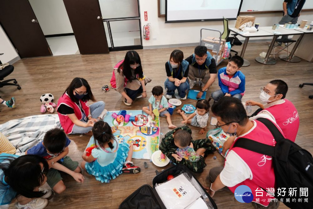 桃園青年局「桃青志工隊」出任務　臨托服務陪伴愛奇兒