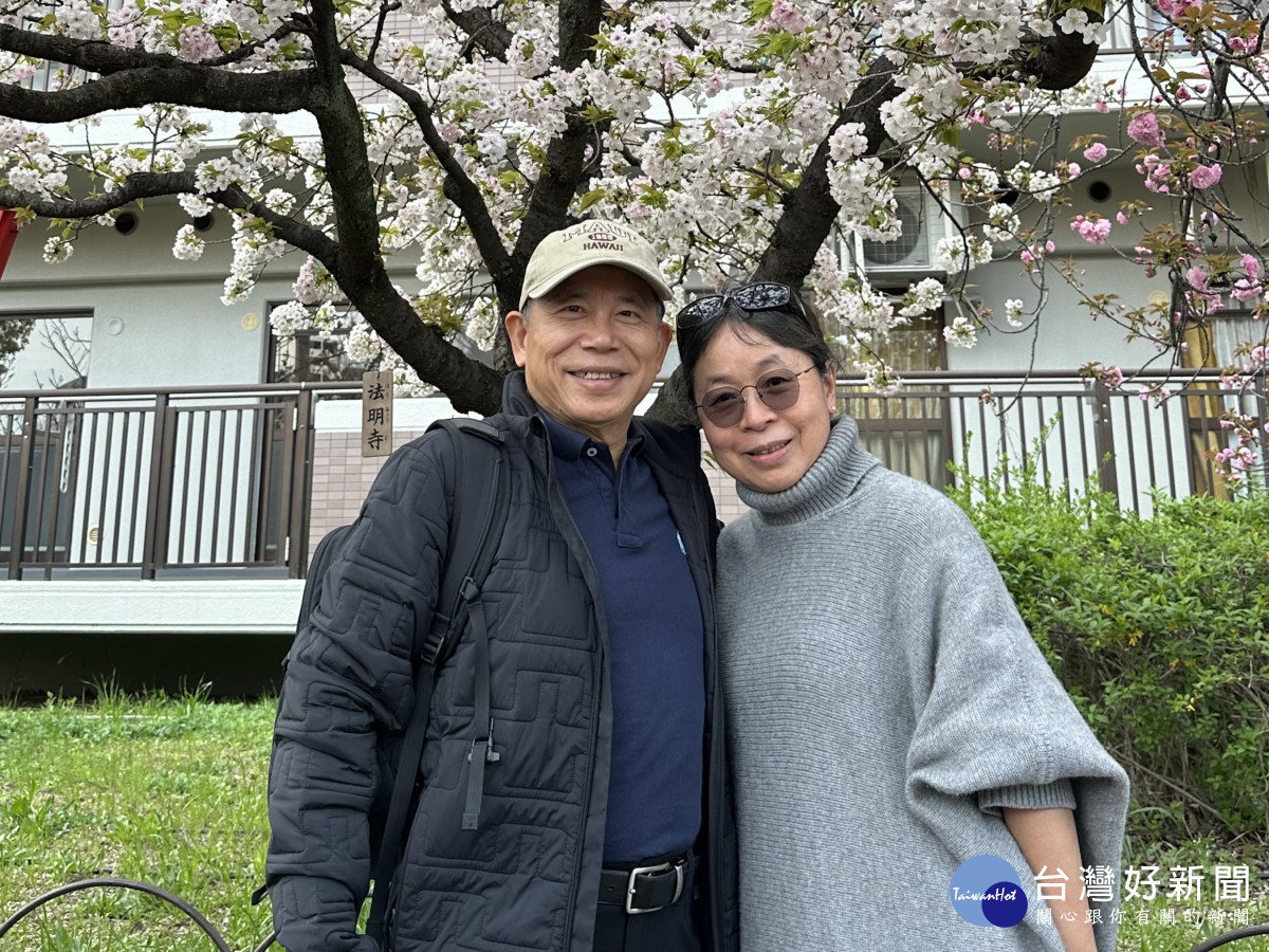 新任國發會主委劉鏡清(左)與妻子黃麗惠同樣畢業於中原大學，相識相戀的緣分也很奇特。