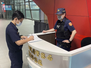 中壢警配合捷警隊強化聯防，全力守護桃園機場捷運旅客安全。