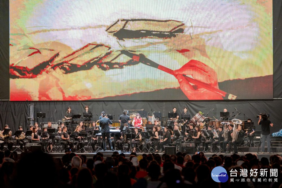 桃園管樂嘉年華「揮動樂章」結合音樂、書法、科技開幕演出。