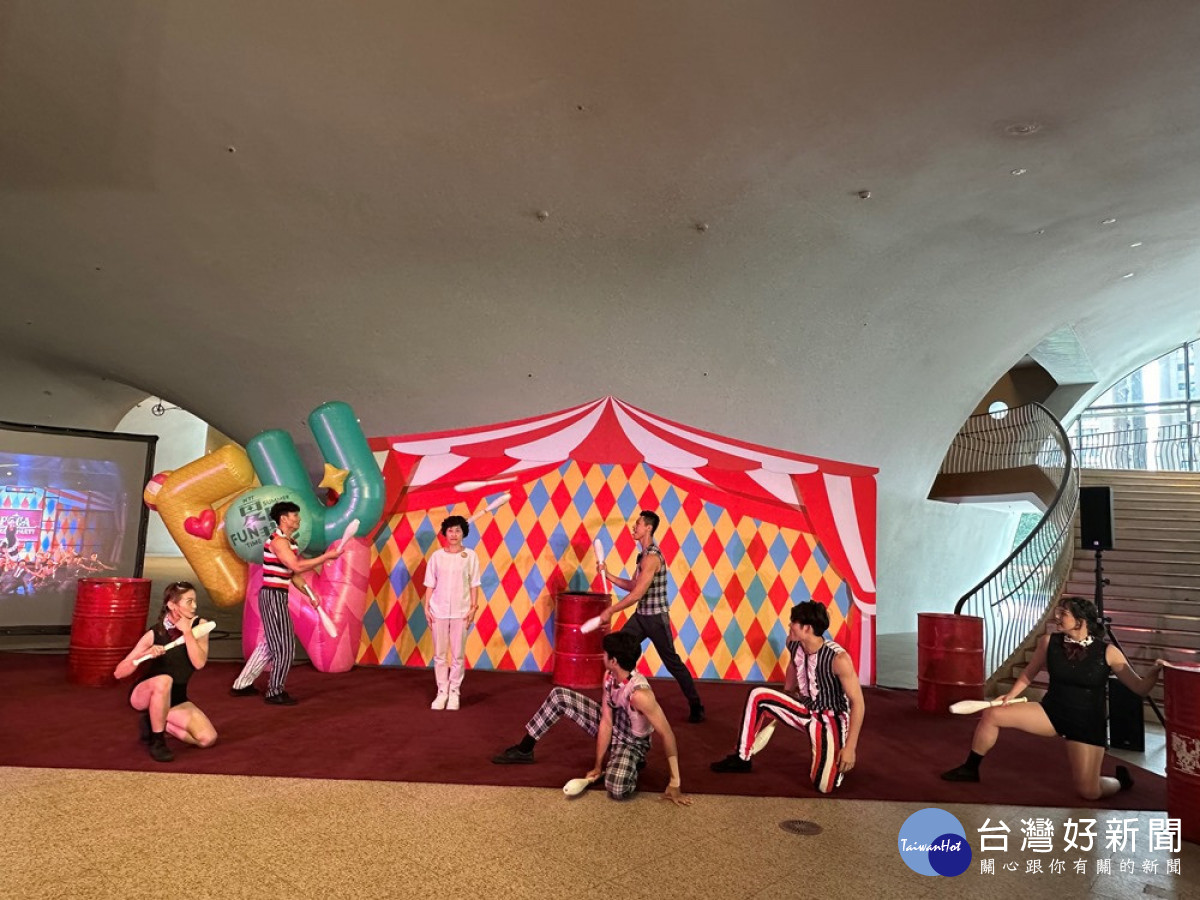 台中國家歌劇院在今年夏天首次將馬戲團表演帶進劇場。(圖/記者賴淑禎攝)