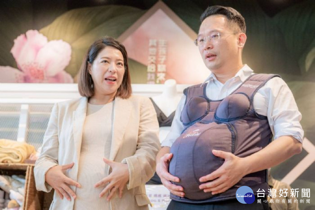 貴賓與蘇副市長分享懷孕時婦女面對的種種艱辛。