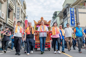 張市長出席「龍潭龍元宮建廟二百年-『豐登巡境』祈安遶境起駕儀式」。