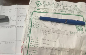 家長表示，因始終找不到原因，只好帶女兒看身心科，服藥後才稍有改善／陳致愷翻攝