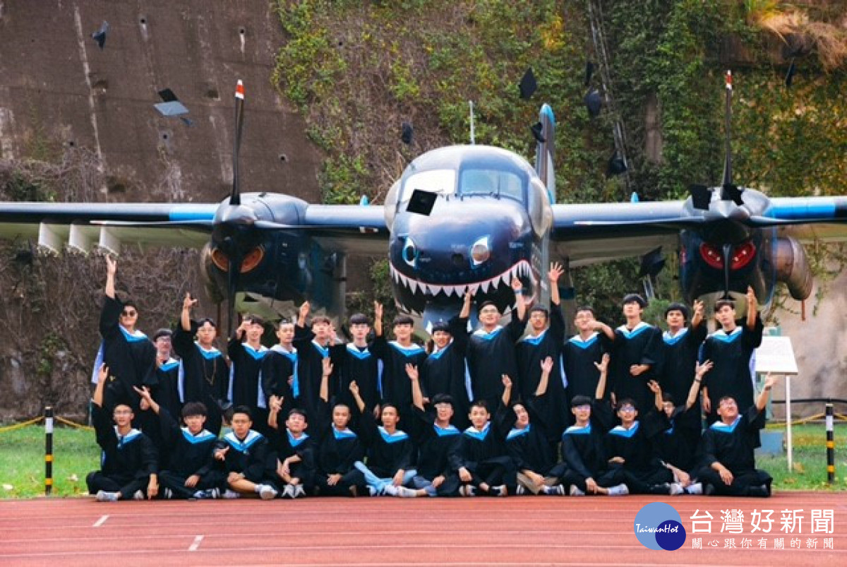 42位航機系應屆畢業生均找到工作。林重鎣