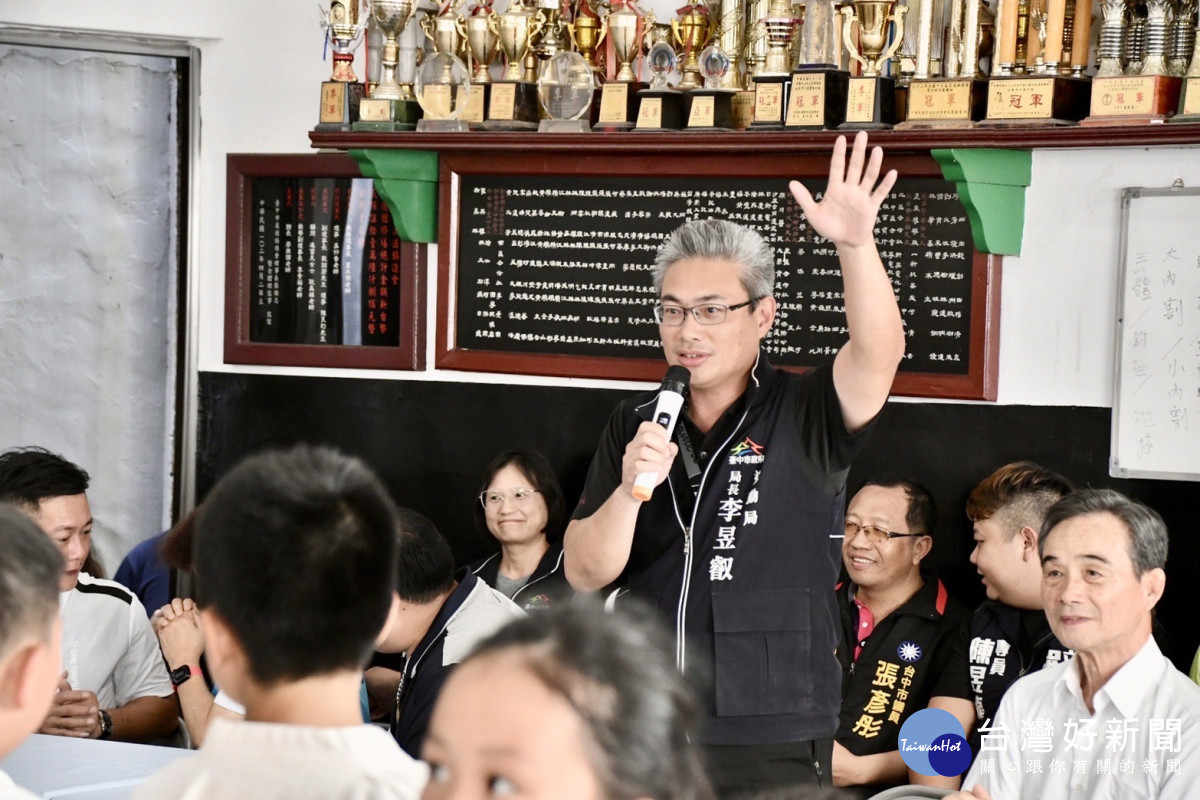 運動局長李昱叡代表盧市長到場致意。
