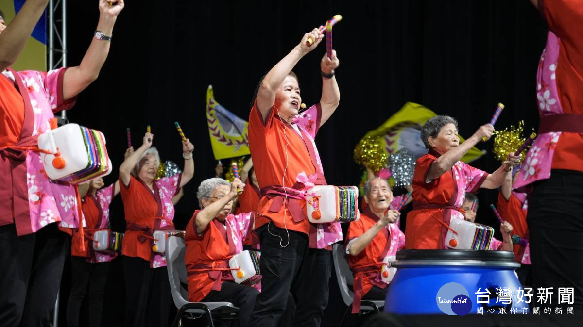 桃園市政府衛生局在桃園展演中心舉行「舞動長春，樂活Fun Dance」長者活躍老化競賽。