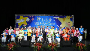 桃園市政府衛生局在桃園展演中心舉行「舞動長春，樂活Fun Dance」長者活躍老化競賽。