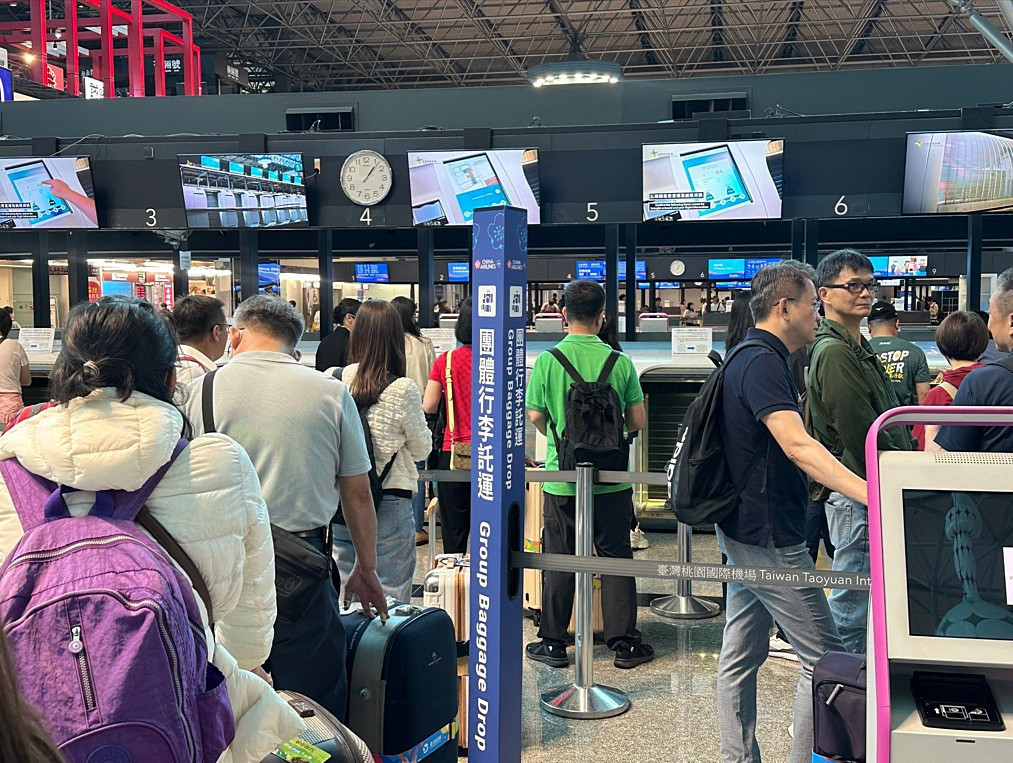 出境旅客至桃園機場的航空公司櫃檯報到。（圖／資料照片，圖源：桃園國際機場公司）