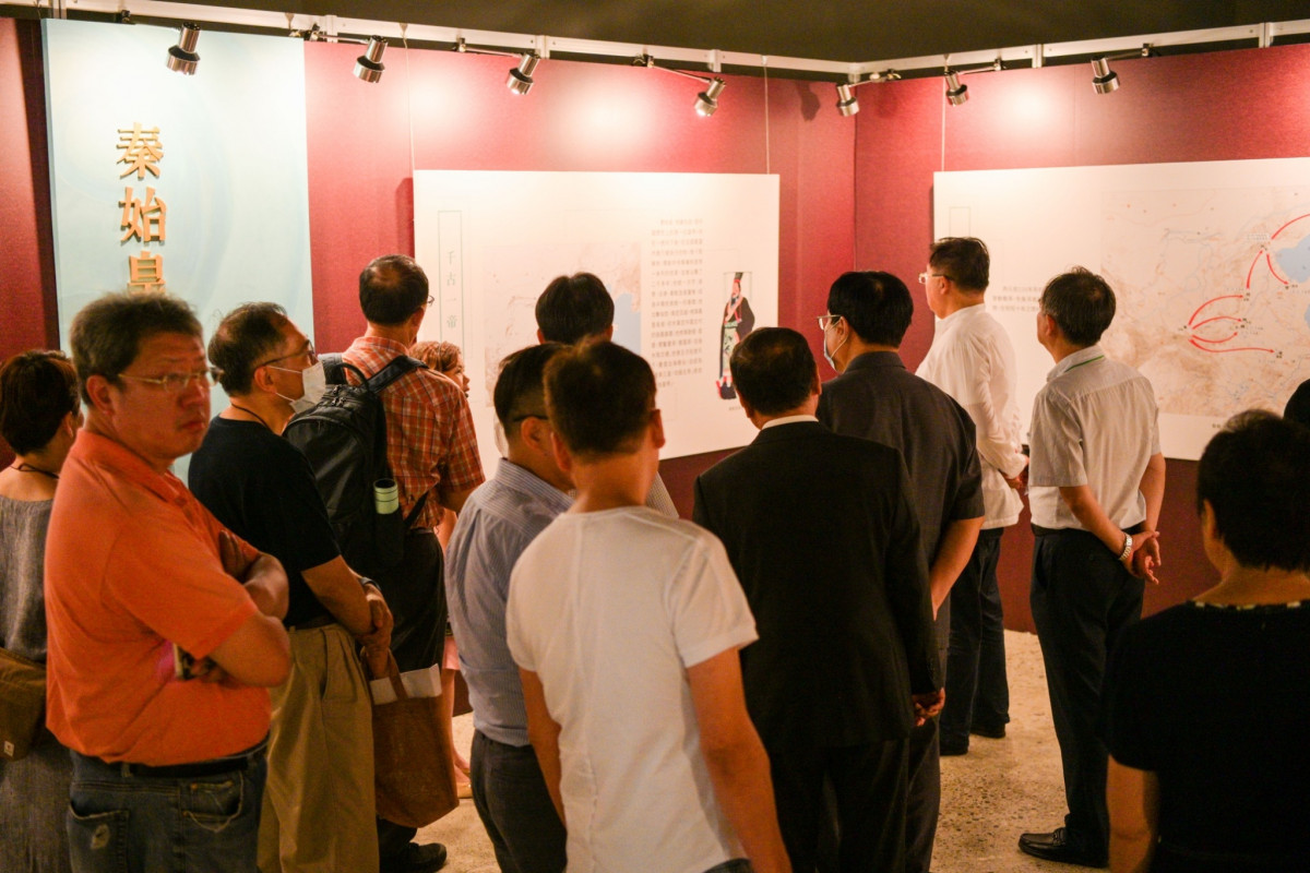 開幕儀式後由秦始皇帝陵博物院陳列展覽部副主任葉曄老師親為貴賓進行導覽。
