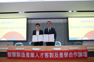 台灣西門子數位工業范栩協理(左)代表與嶺東科大簽訂MOU。（圖/嶺東科技大學）