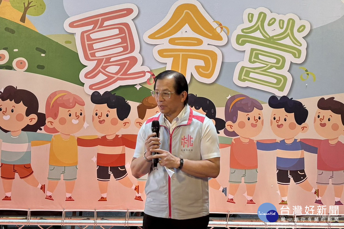 桃園市政府社會局長陳寶民局長於「數碼寶貝夏令營」活動中致詞。<br />
