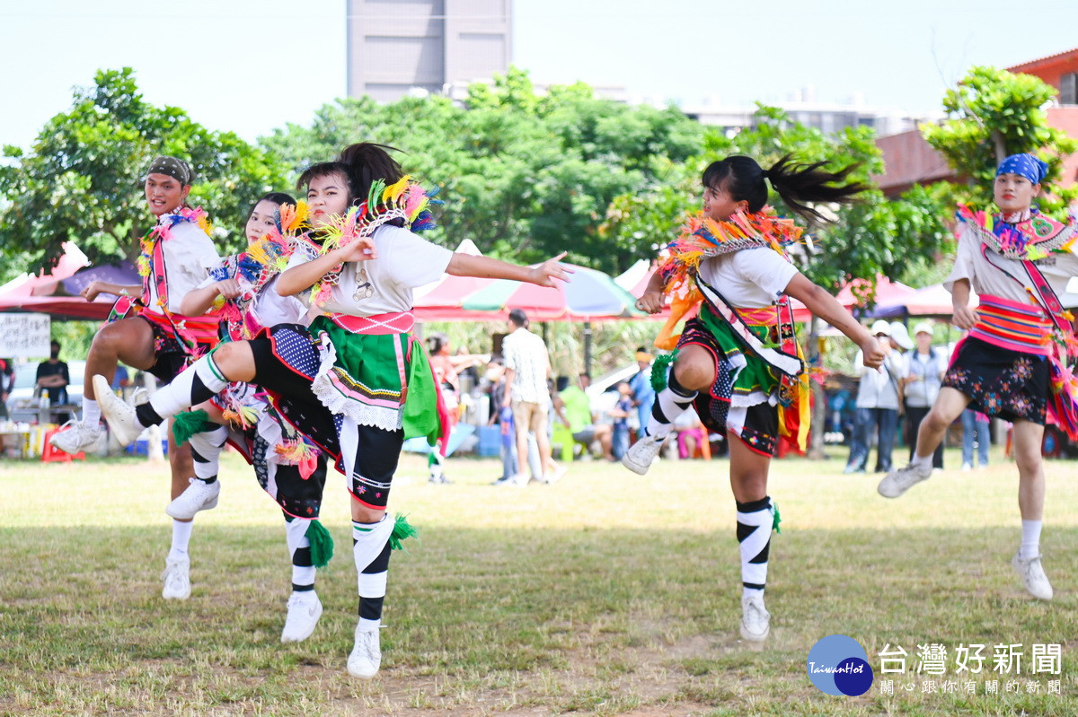 「113年度桃園市觀音區原住民族豐年祭活動」中舞蹈表演。<br />
