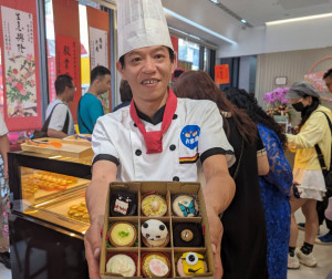 黃坤堂研發的九宮酪甜點，深受消費者喜愛。