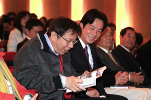 時任台北市長柯文哲為賴清德新書寫序。