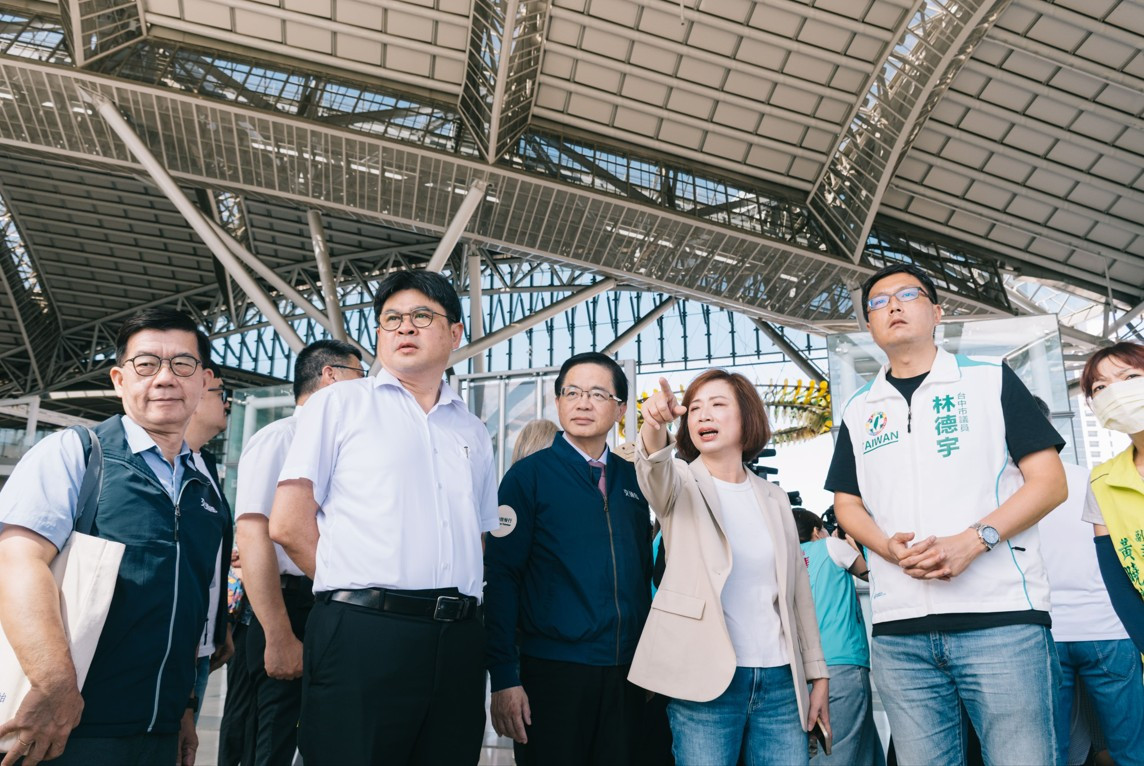 立法院交通委員會8日考察台中機場捷運橘線轉乘動線規劃。（圖／交通部路政及道安司提供）