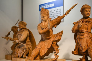 展覽以關聖帝君及三國五虎將相關的木雕創作為展出核心。