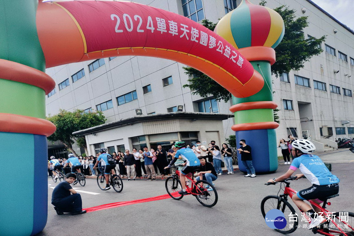 單車天使奮勇前行衝過茂林光電站終點線。<br /><br />
