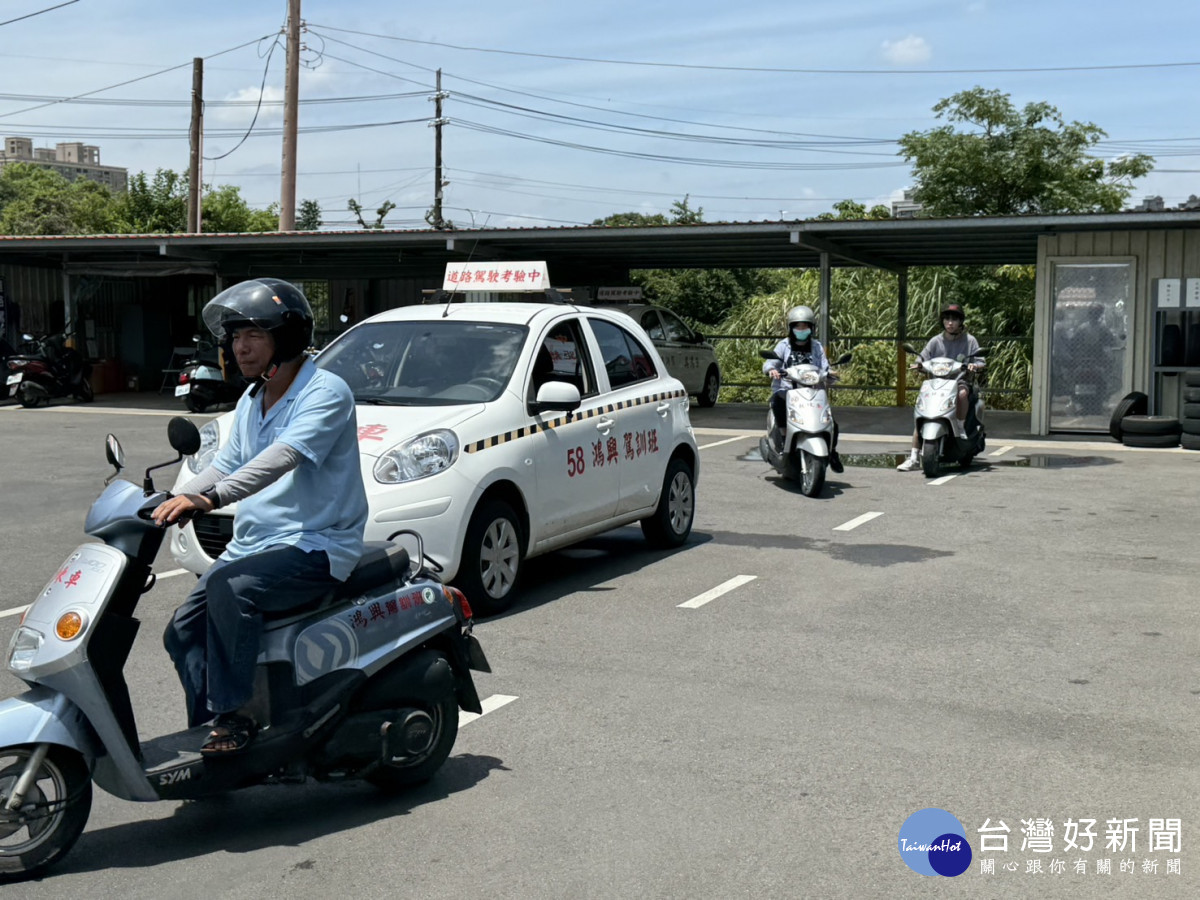 為降低機車傷亡事故，機車駕訓補助自108年起開始推動，成效顯著。