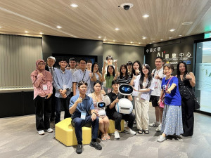 韓國東亞大學「國際研究生院」師生，蒞臨華大參訪AI+體驗中心、元宇宙。