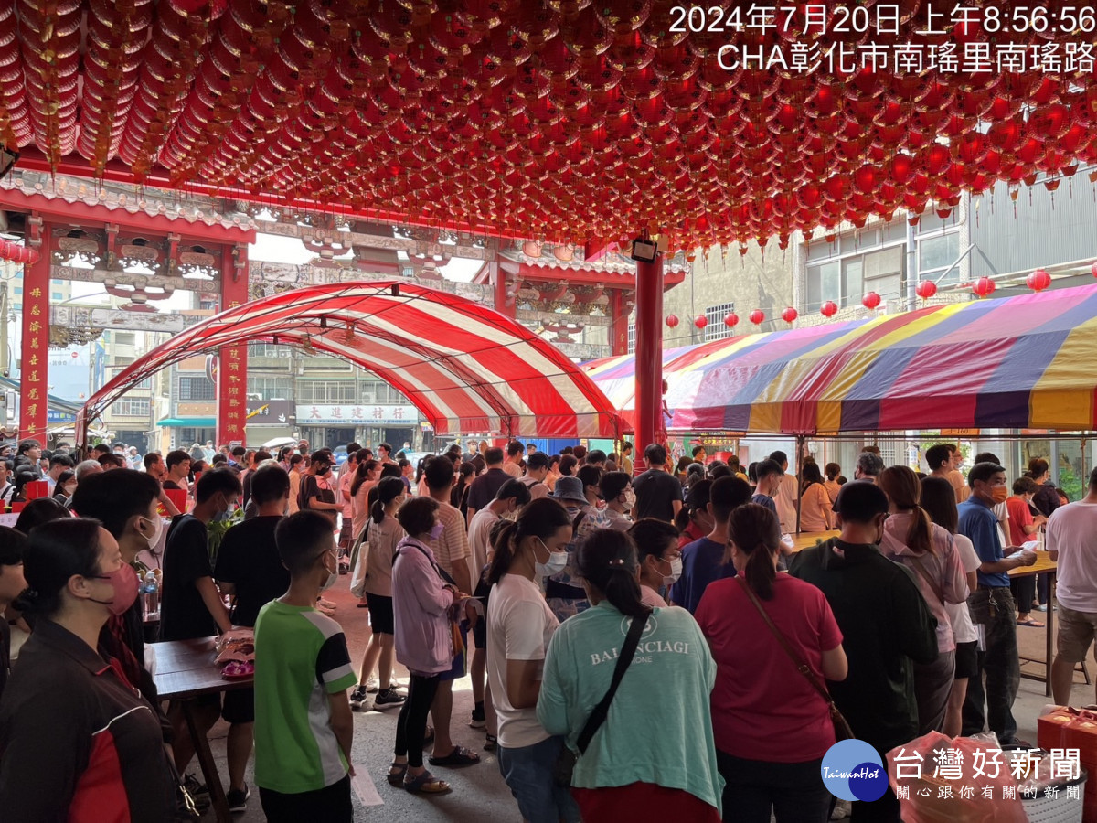 南瑤宮頒發媽祖信徒子女獎學金，市長勉勵傳承媽祖精神。圖／記者鄧富珍翻攝