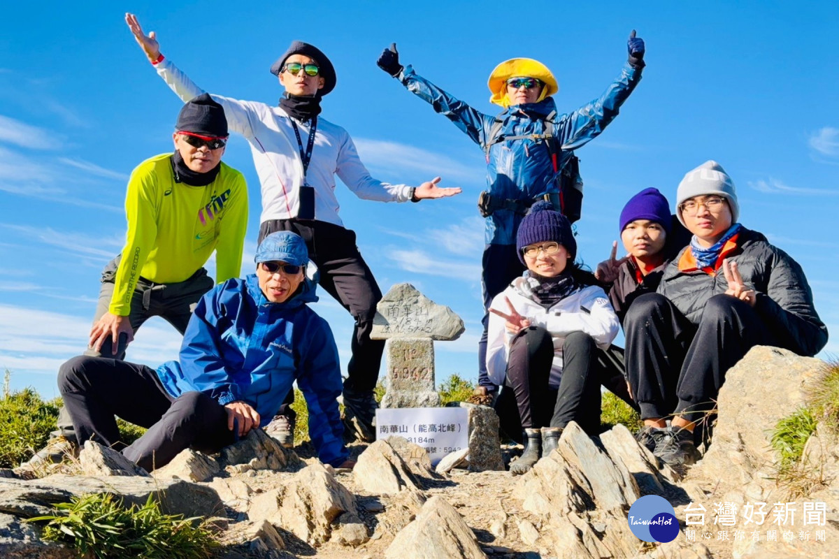 挑戰自我　北門高中18位師生成功登頂奇萊南華雙峰 台灣好新聞 第2張