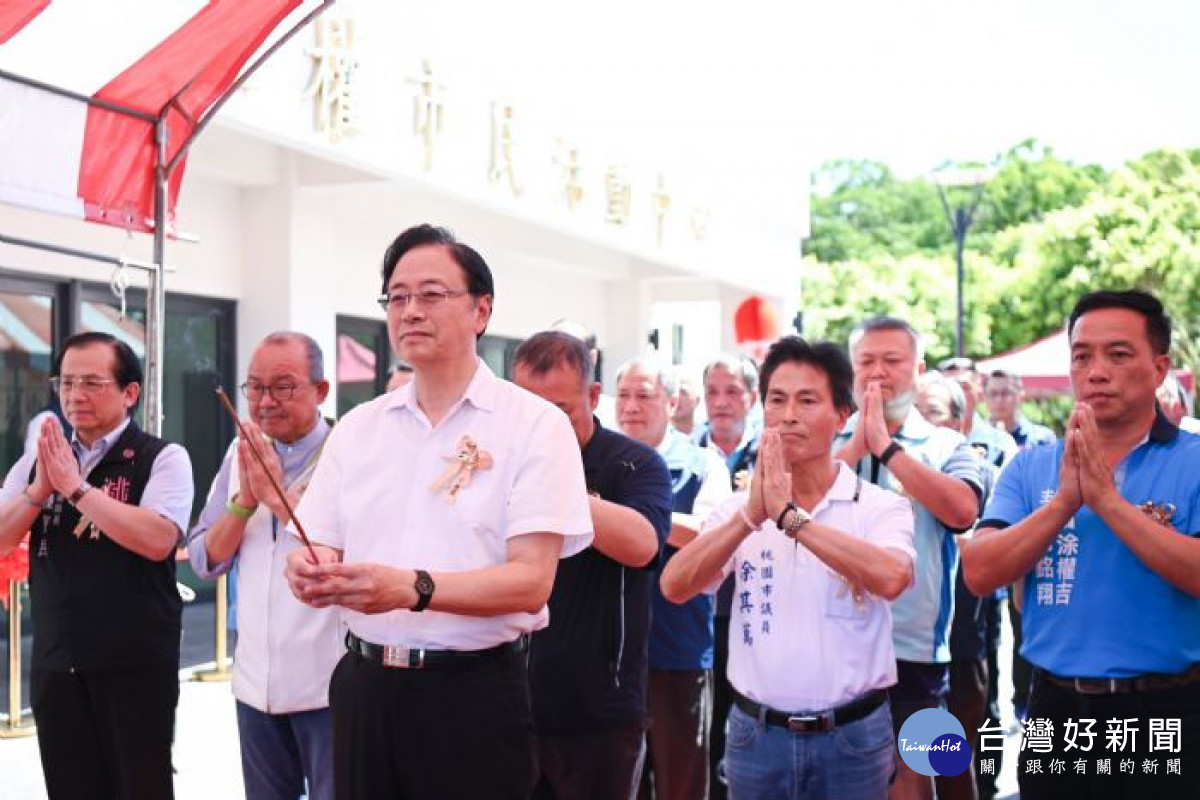 張市長謝神祭拜。