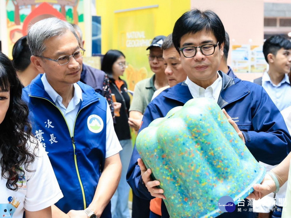 ▲陳其邁盼從食衣住行育樂等生活各面向著手，透過民眾的實際參與、支持綠色商品。