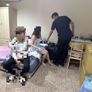 楊梅警分局於楊梅區某公寓出租套房內查獲2名泰籍女子及1名潘姓男客涉嫌從事性交易。