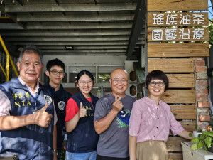 來自廣西瑤族的新住民宋瓊英，於清泉崗忠義社區開創瑤族油茶小館。